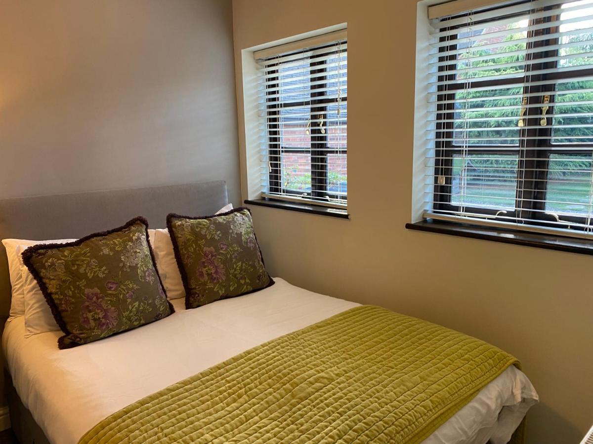 The Snug Villa Coventry Bagian luar foto