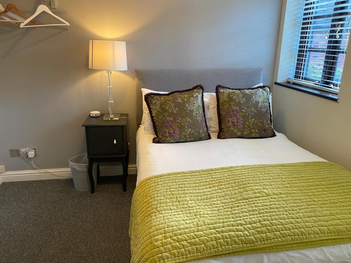 The Snug Villa Coventry Bagian luar foto